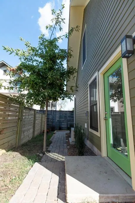 Guest House 12 South Nashville 0*,