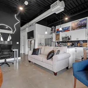  Apartment New Sleeps 4 - 7 Mins To Dwtn